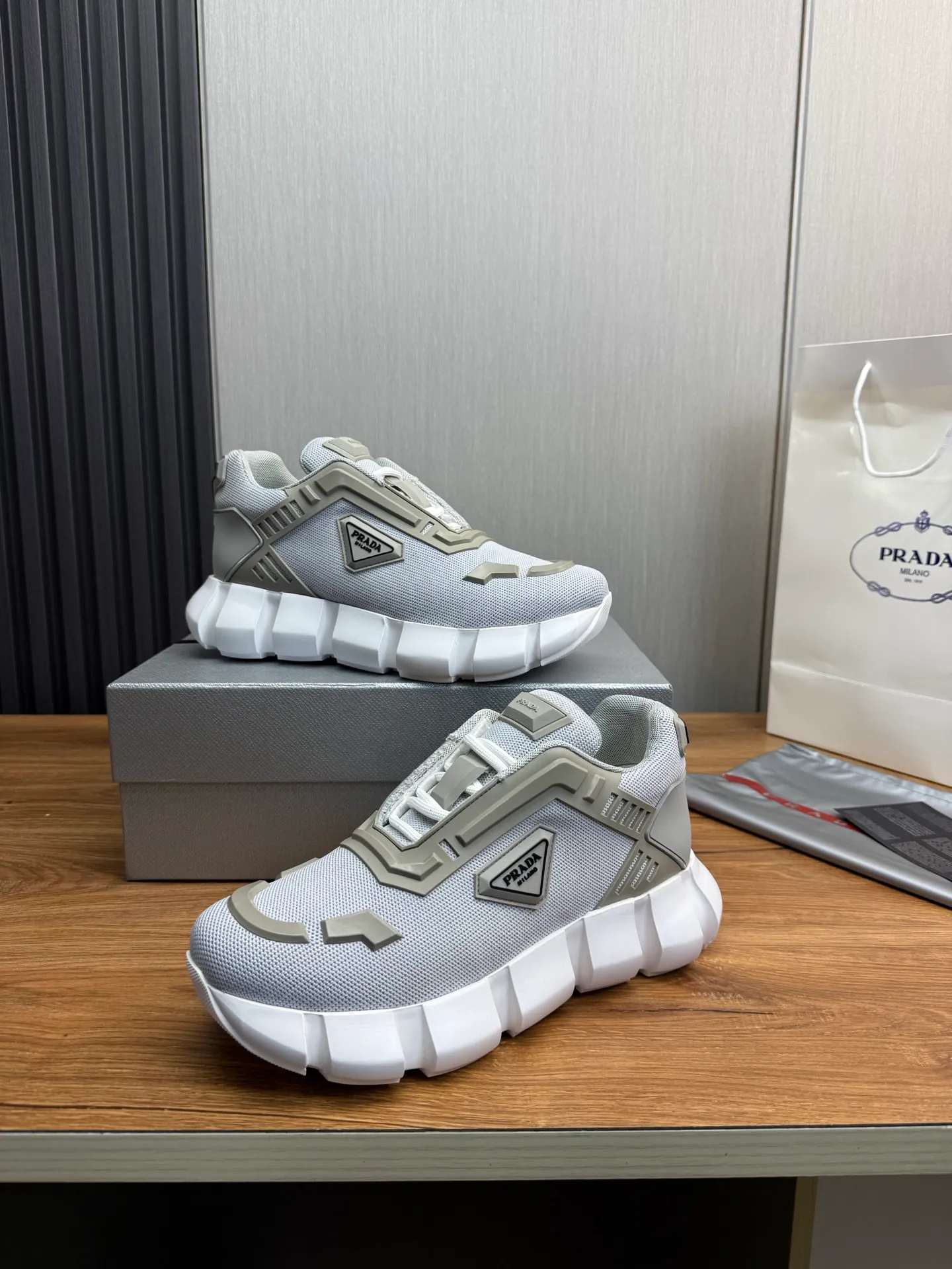 Factory price 580💰 [PRADA] Men's shoes are popular in the counter, official website is synchronized, 1 high-quality shipment ✔️Original mesh + cowhide lining, 1🆚1 replica, original bottom, 38-45 (45 customized, non-refundable)